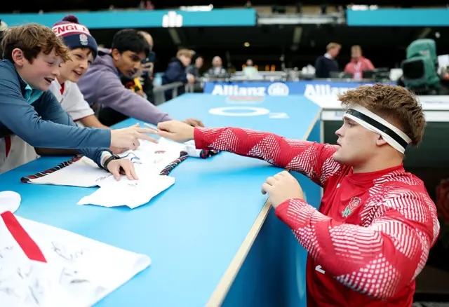 Guy Pepper signs an autograph
