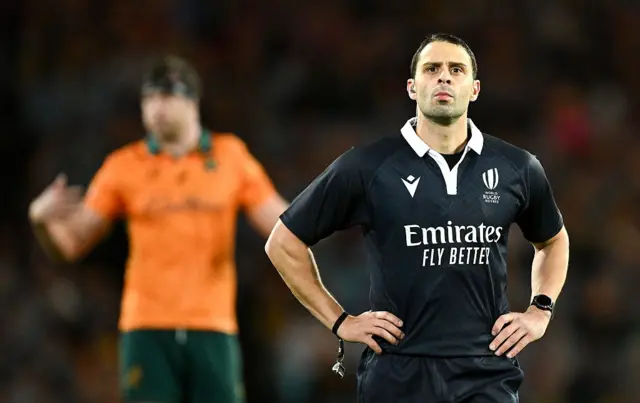 Nika Amashukeli referee