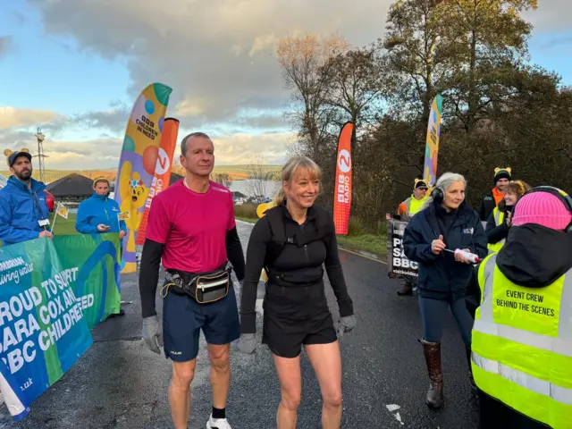 Sara is all smiles as she begins the challenge