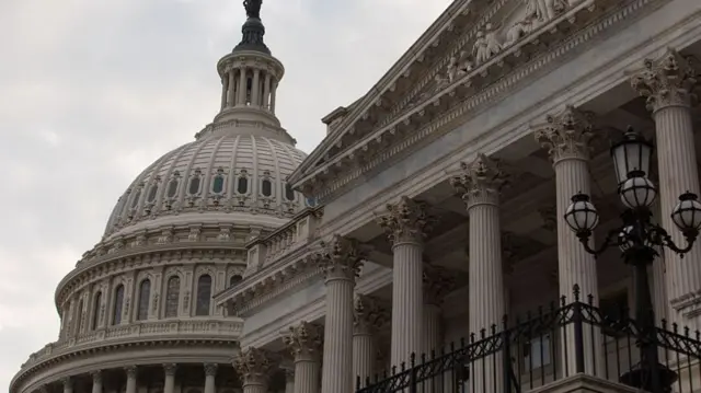 View of the front of the US Capitol building