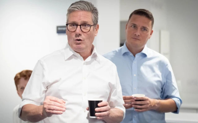 Sir Keir Starmer (left) and Health Secretary, Wes Streeting during a visit to the University College London Hospita