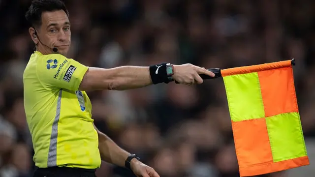 Linesman flagging