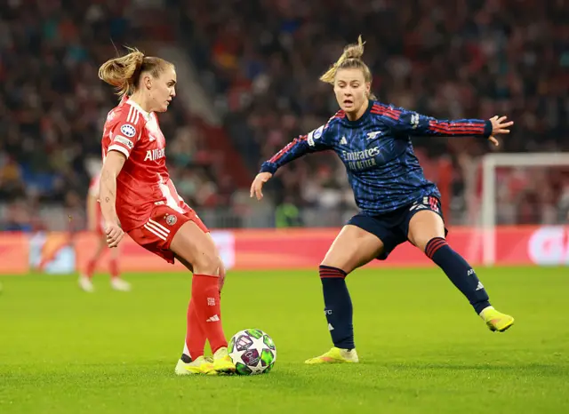 Georgia Stanway of Bayern Munich controls the ball