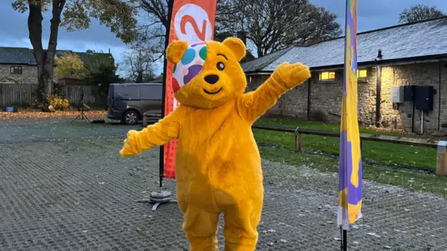 Pudsey waves Sara off