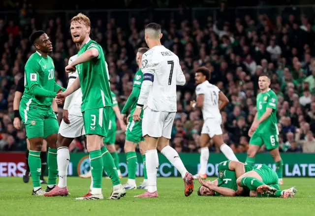 Cristiano Ronaldo elbows Dara O'Shea