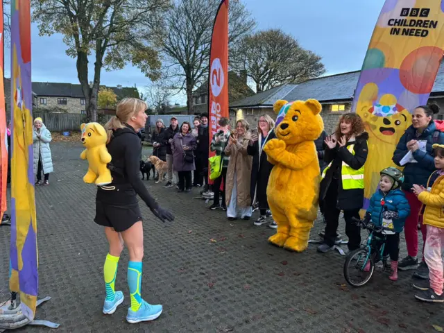 Sara faces a crowd of supporters