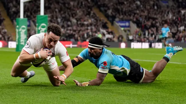 Henry Arundell scores for England against Fiji