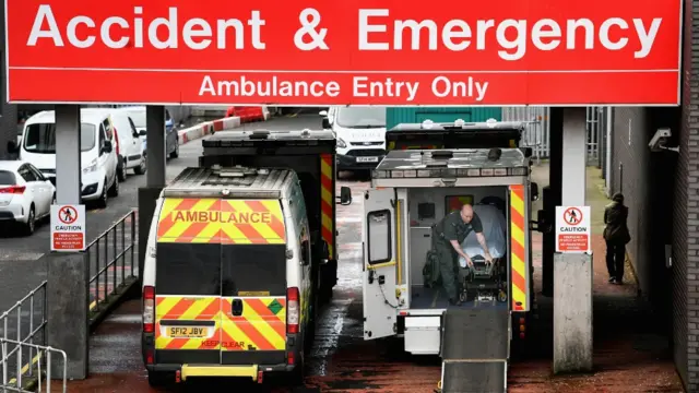 Extra ambulance workers are set to be recruited