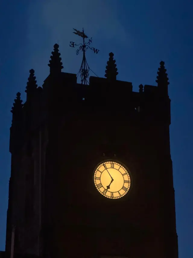 Richmond Clocktower showing 06:55