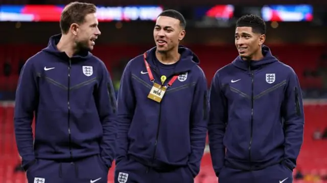 Jordan Henderson, Morgan Rogers and Jude Bellingham of England talk