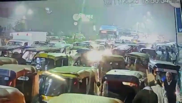 CCTV footage shows moments before the blast near Delhi’s Red fort