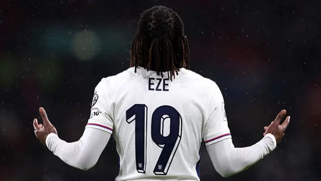 The back of Eberechi Eze which displays his number 19 on his England shirt