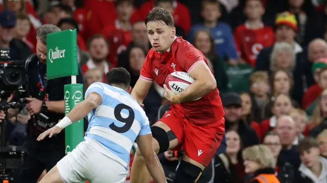 Alex Mann carries the ball for Wales against Argentina