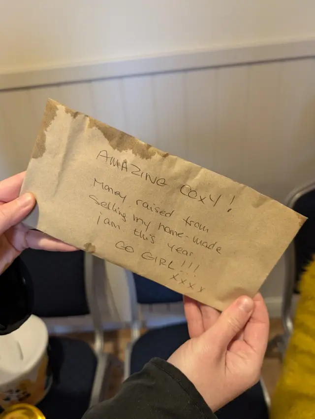A note to sara saying "Amazing Coxy! Go girl"