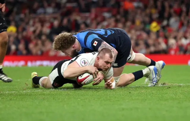 Nick Tompkins scores for Wales