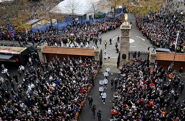 England players arrive