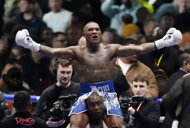 Conor Benn on Nigel Benn's shoulders