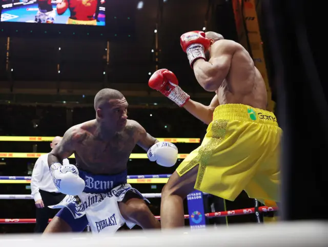 Benn throws at Eubank