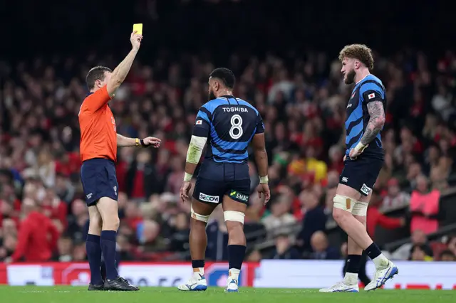 A yellow card to Faulua Makisi