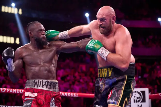 Deontay Wilder and Tyson Fury throwing punches