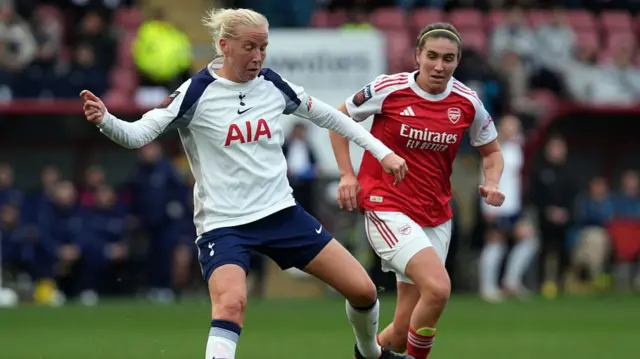 Spurs v Arsenal action