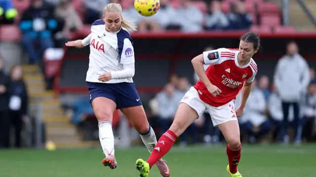 Spurs v Arsenal action