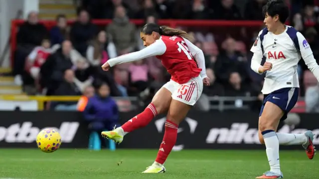 Spurs v Arsenal action
