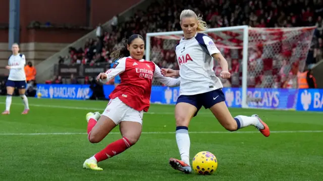 Spurs v Arsenal action