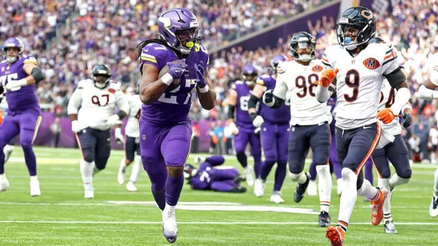 Jordan Mason scores a touchdown for the Minnesota Vikings against the Chicago Bears