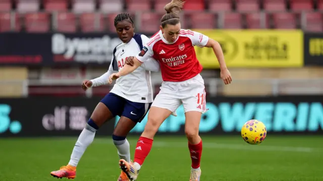 Spurs v Arsenal action