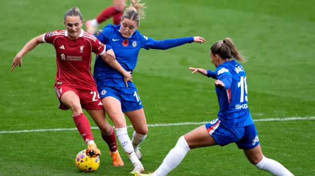 Liverpool Chelsea action