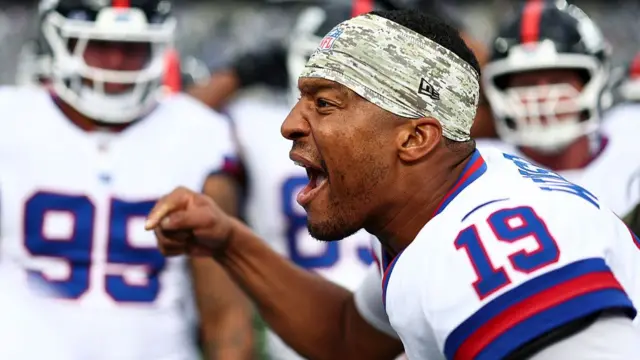 Jameis Winston shouts to his New York Giants team-mates before they play the Green Bay Packers
