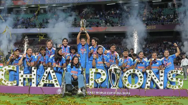 India women with the World Cup trophy