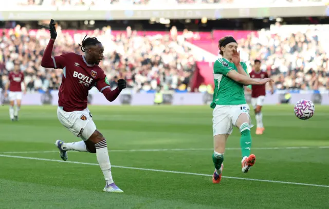 Aaron Wan Bissaka crosses the ball
