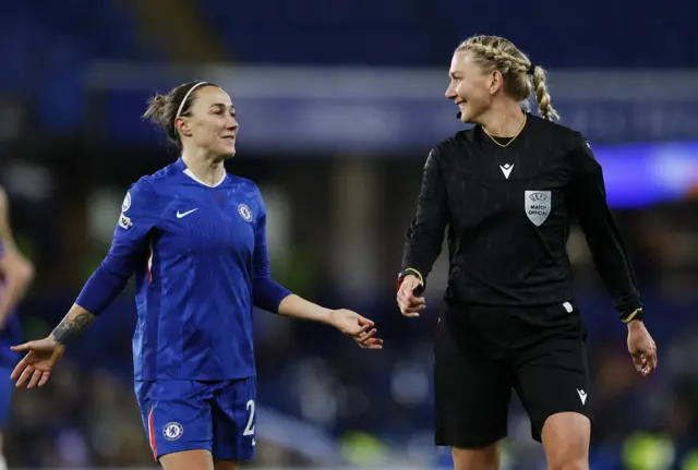 Bronze argues with the ref