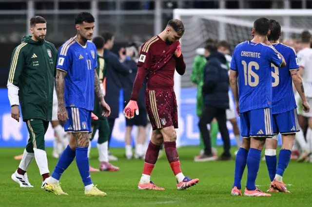 Italy players look disappointed after loss to Norway