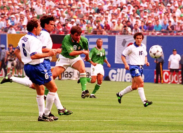 Ray Houghton scores for Republic of Ireland at 1994 World Cup