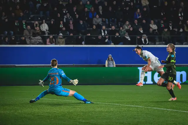 Evelyne Viens scores for Leuven