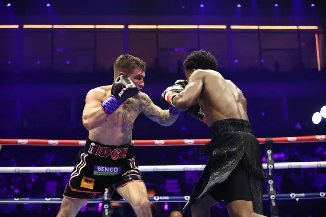 Noakes and Mason meet in middle of the ring