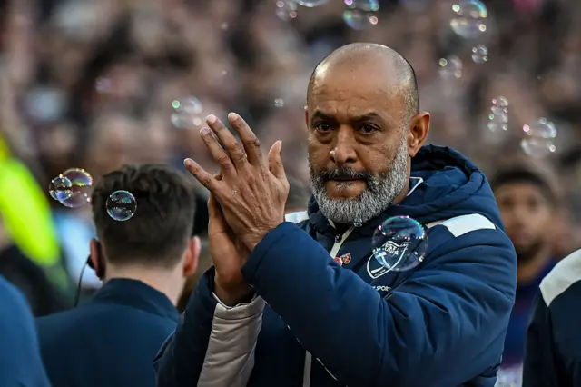 Nuno Espirito Santo claps West Ham fans