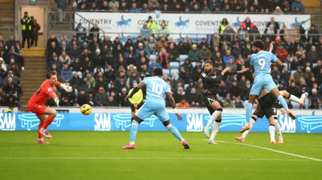 Ellis Simms scores
