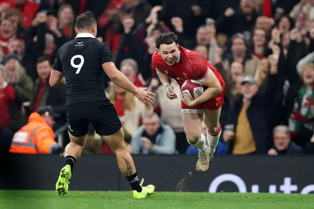Tom Rogers scores a second try