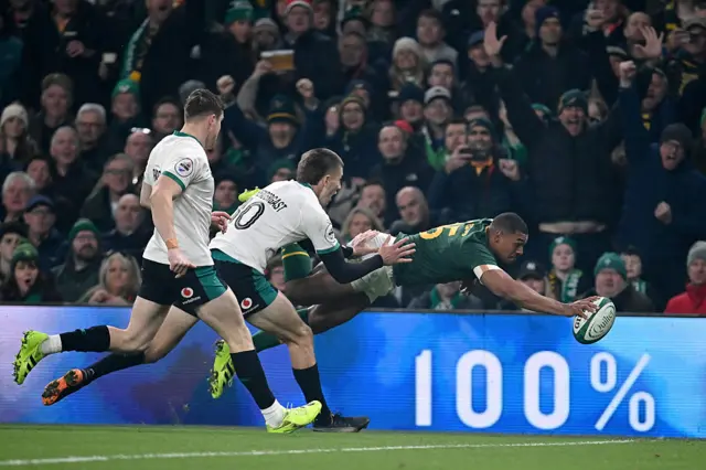 Damian Willemse scores