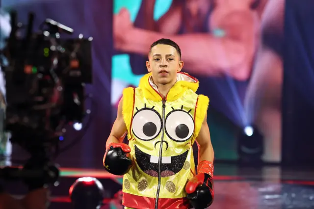 Juan El Guerito de Tepito  wearing a Spongebob