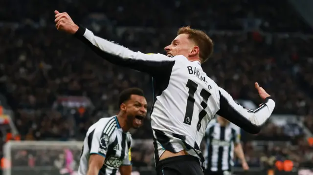 Newcastle United's Harvey Barnes celebrates scoring their second goal with Jacob Murphy