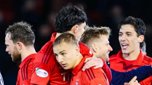 Aberdeen held on to beat Hearts 1-0