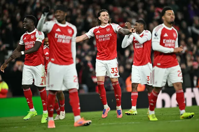 Arsenal players celebrate win over Tottenham at Emirates