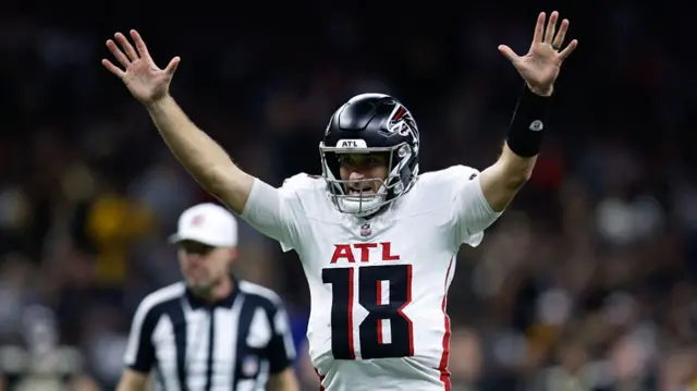 Kirk Cousins celebrates after throwing a touchdown.
