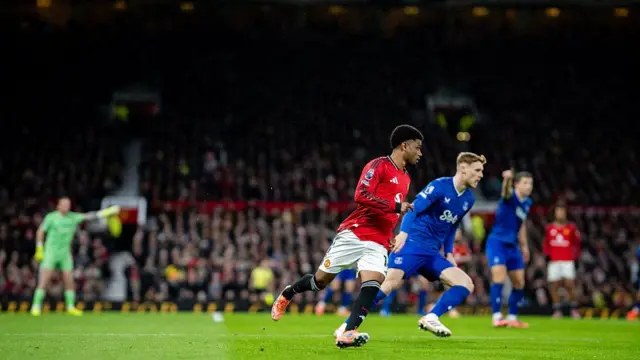 Amad Diallo of Manchester United makes a run