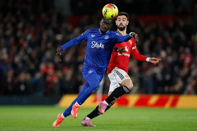 Thierno Barry of Everton and Bruno Fernandes of Manchester United challenge for the ball
